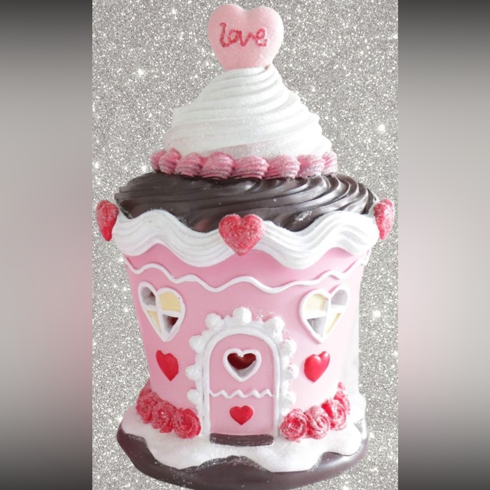 CUPCAKES & CASHMERE Light Up Cupcake Pastel Gingerbread House Valentines Day